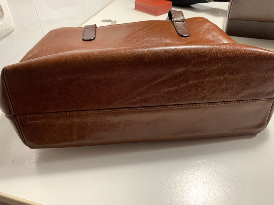 Mala castanha em pele ceancarel