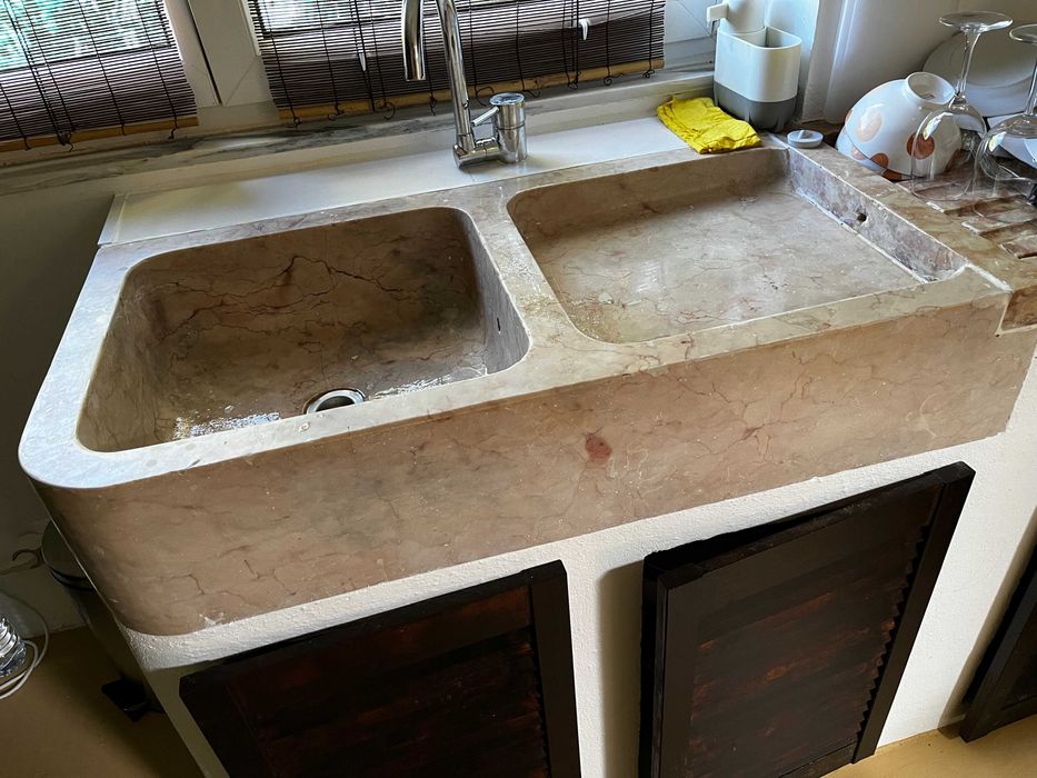 Lindíssimo Lava-Loiças em pedra Lioz