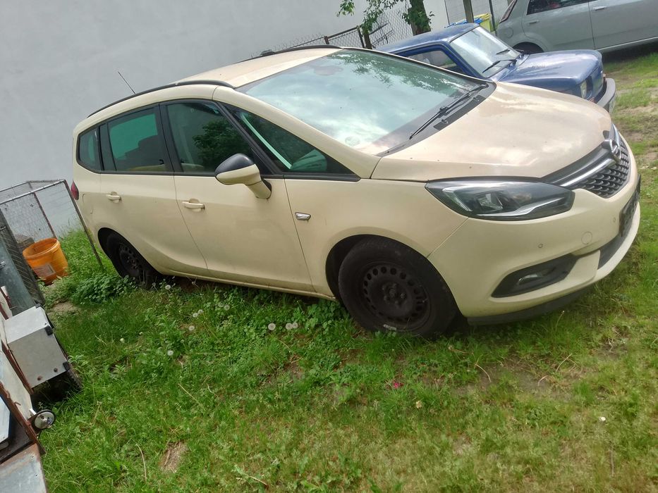 Opel Zafira 2018 rok 1.6d