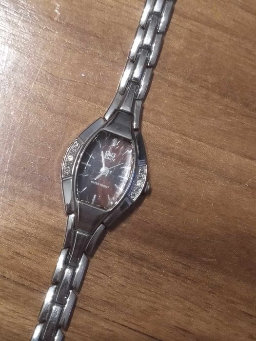 Zegarek damski Q&Q Quartz srebrny
