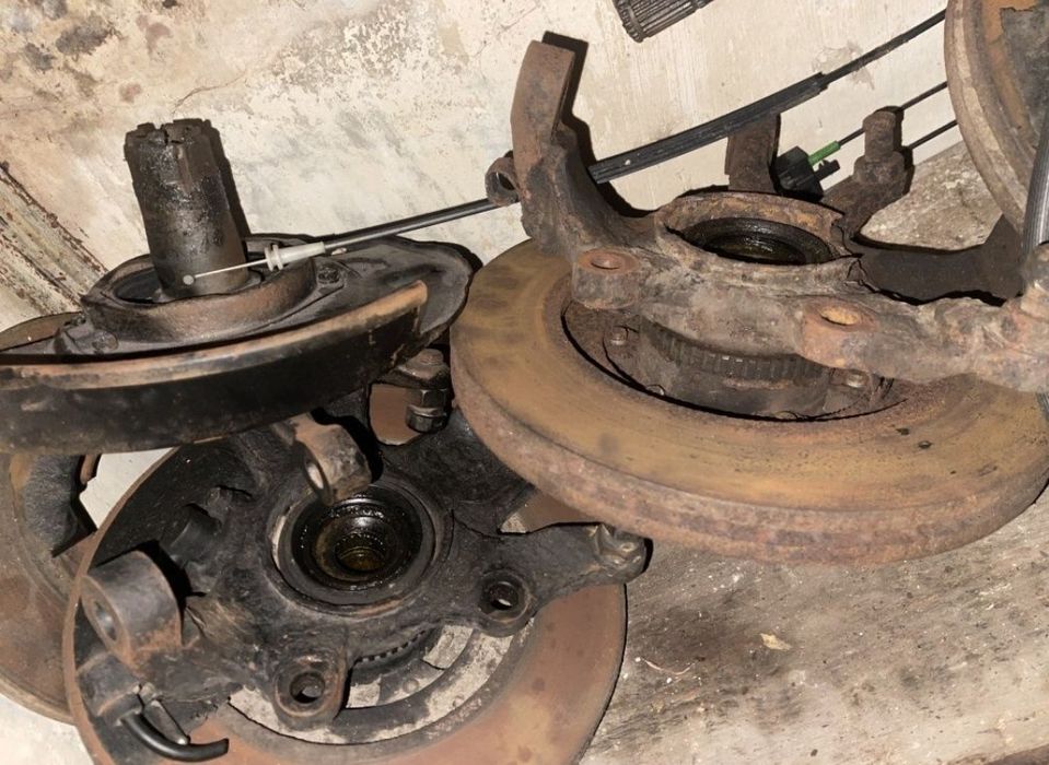 Цапфа Nissan Navara NP300 D22 2.5d Kingcab Нисан Навара Д22 Кінгкаб НП