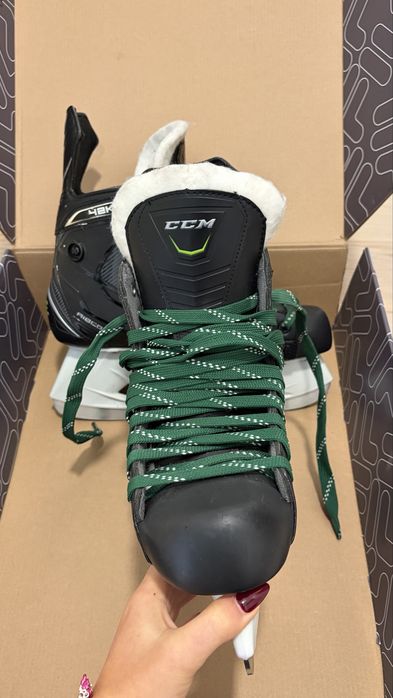 Łyżwy hokejowe CCM Ribcor 42K