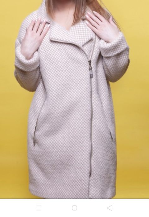 Пальто женское бежевое клетка