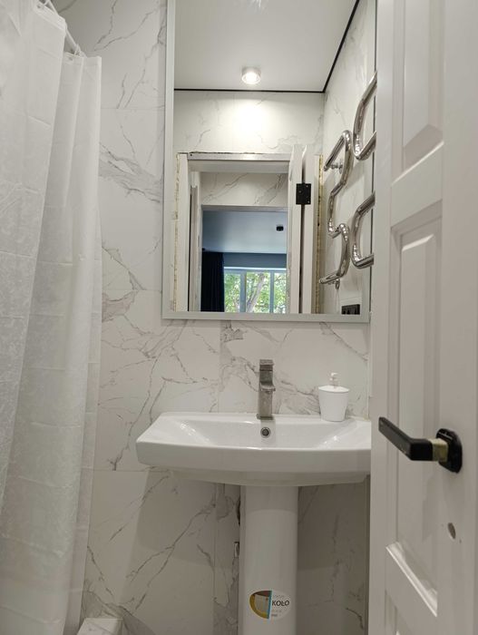 ПОСТІЙНО Є СВІТЛО Кухня-студія на Стрілецькій 43