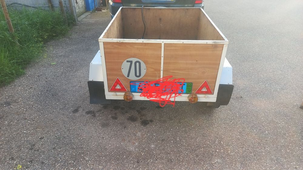 Vendo atrelado reboque pequeno está todo arranjado tem jantes
