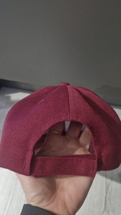 Viralowa czapka damska z daszkiem  bordo