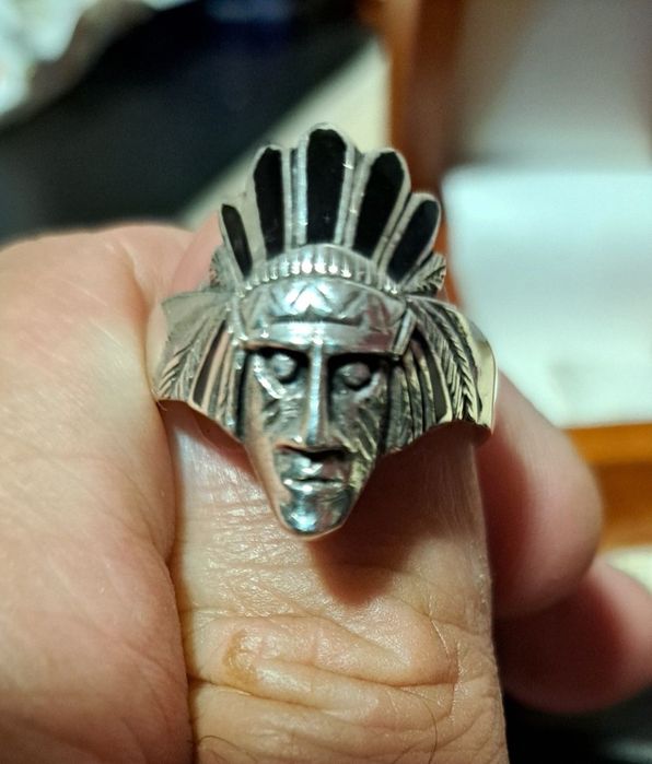 Anel homem raro em prata.