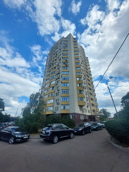 Сдам 2 комн.квартиру (разд.), ул.Всеволода Нестайка 8, М.Левобережная-5 мин пешком
