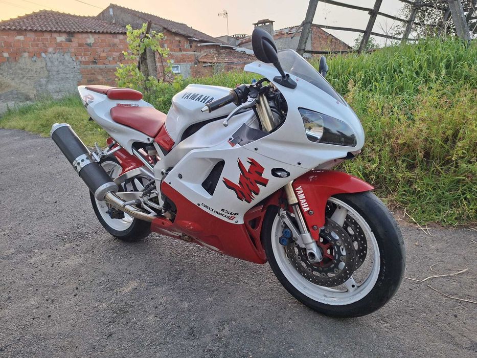 YAMAHA R1 para recuperar ou para peças