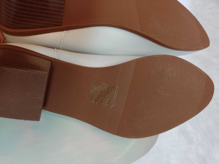 (41/42) Białe, haftowane Kozaki kowbojki, NOWE