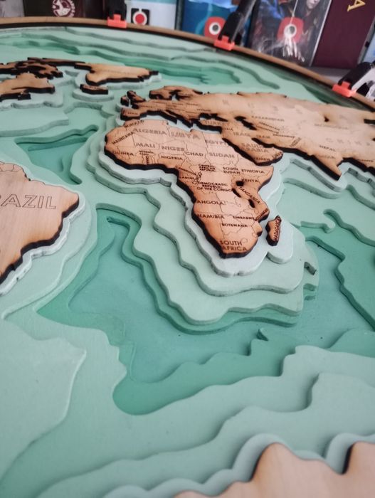 Mapa Świata ze sklejki i żywicy epoksydowej