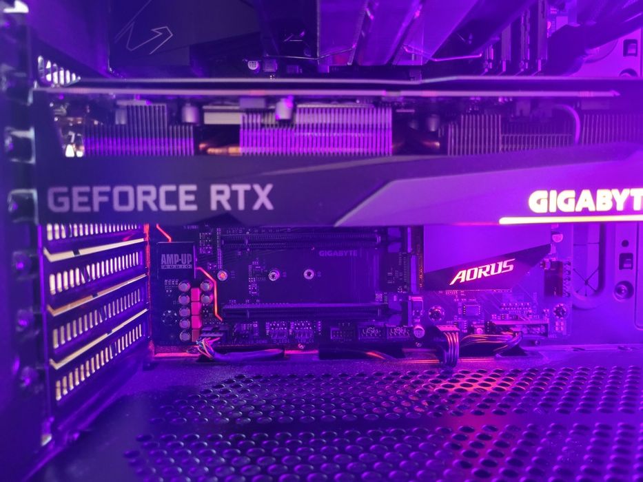 Komputer stacjonarny – i7 / RTX 3070 / 32 GB RAM