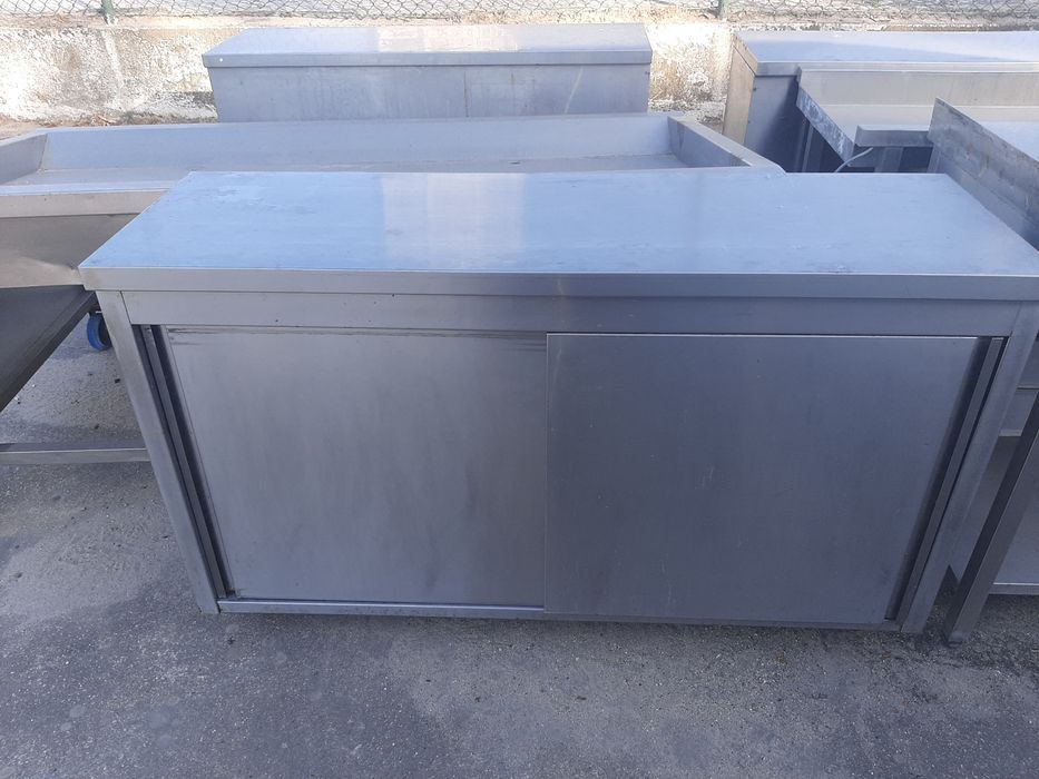 Bancada em.inox fechada  e prateleira