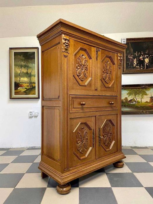 Антикварна висока Шафа бар тумба  1879 бу