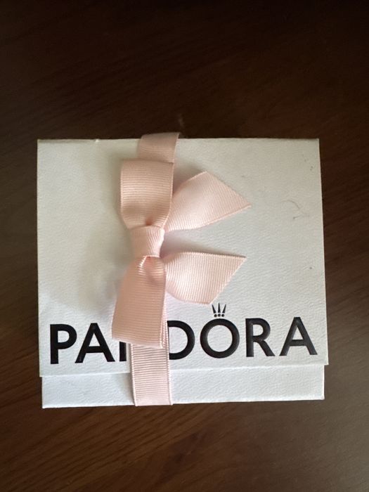 Коробка Pandora з бантиком