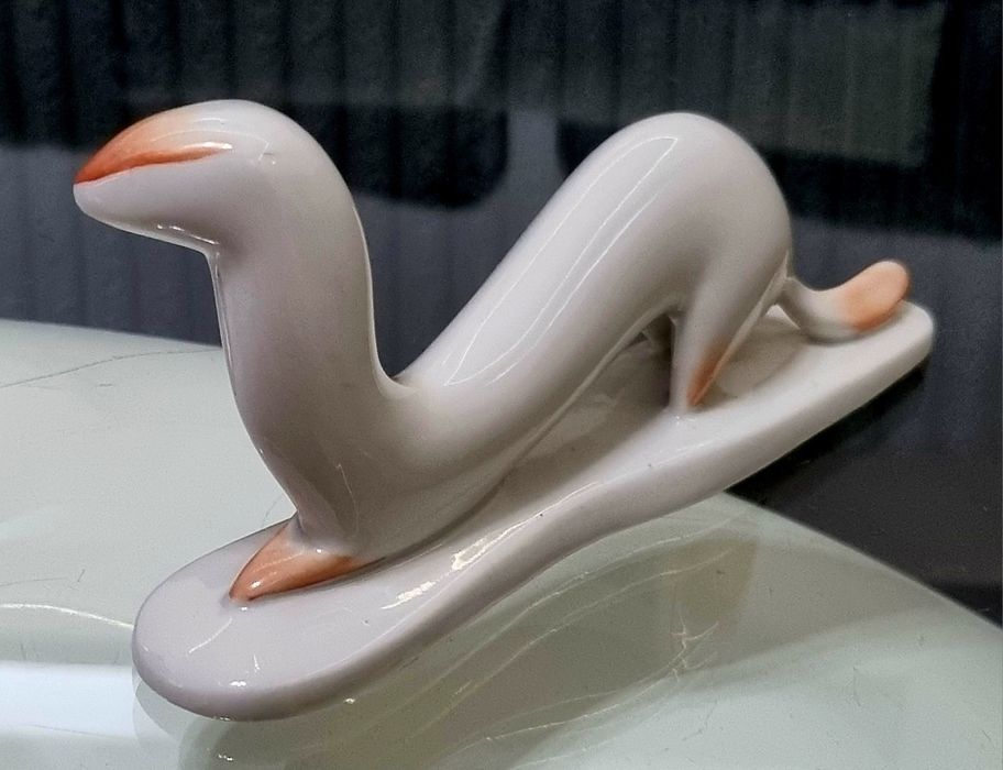 Sygnowana figurka Łasiczka M. Naruszewicz, Ćmielów, 1956 r.