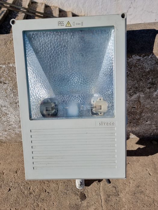 Holofote IP65 (IMPECÁVEL)