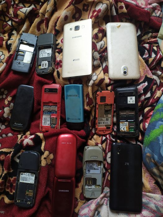 Продам телефони на запчасти.