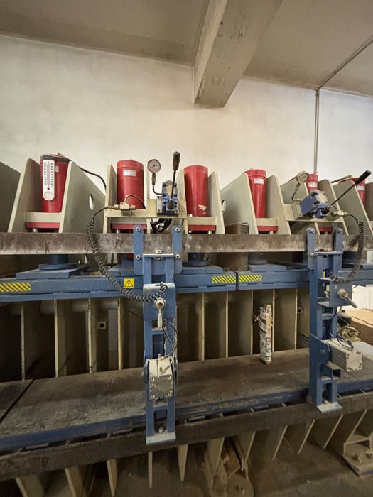 Prasa Famad do podłóg warstwowych