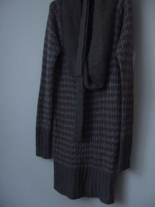 Sweter "Reserved" r. M stan bardzo dobry