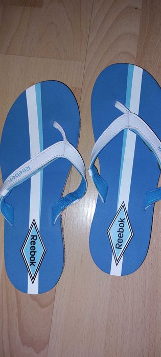 Klapki Reebok r.37,5 nowe