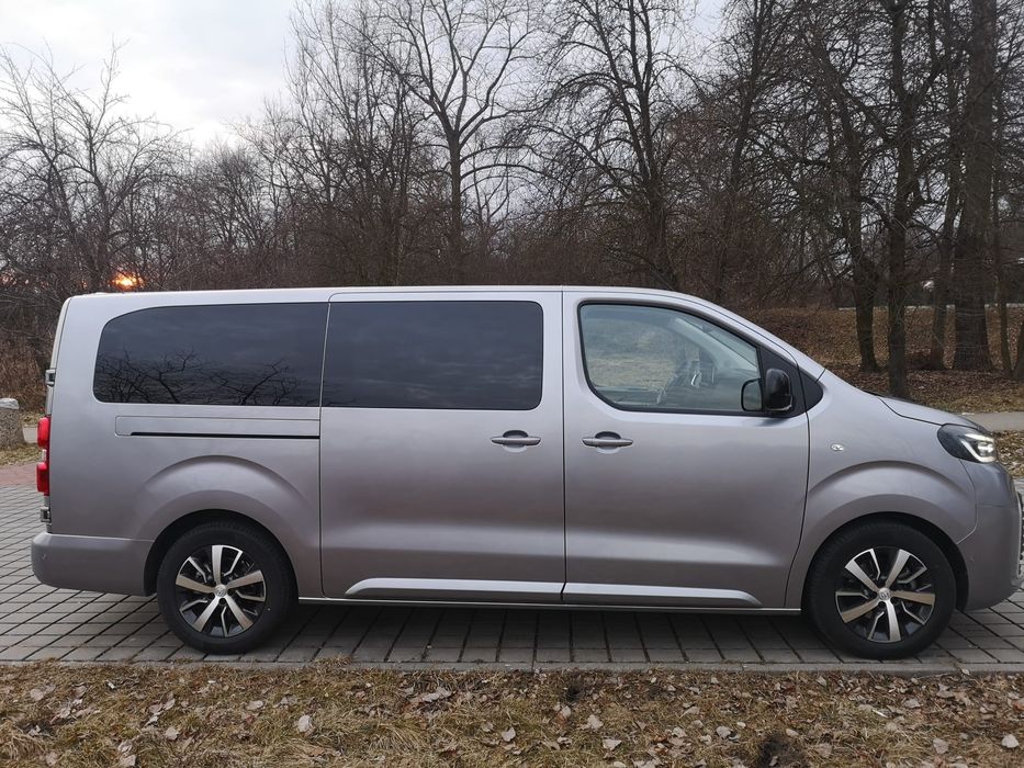 Wynajem busa Śląskie – Toyota Proace Verso LONG 9 osób | Katowice  2026r. Automat