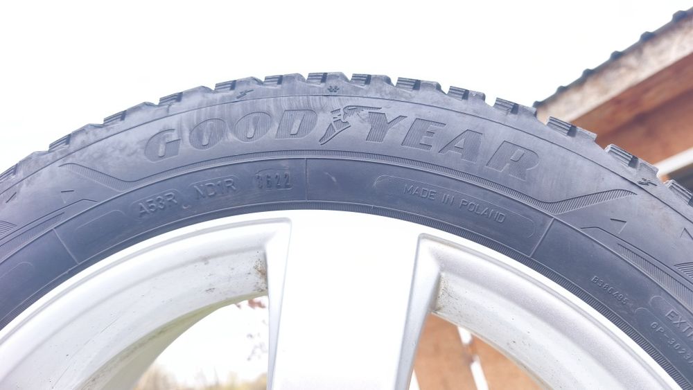 215.55.R17. Goodyear Ultra Grip Arctic 2.