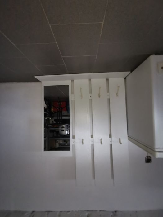 Garderoba  z lustrem i haczykami