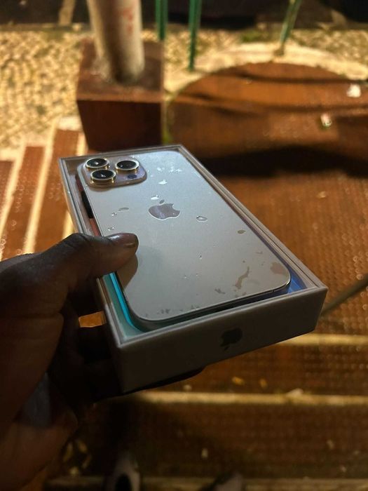 Iphone 16 novo com caixa carregador