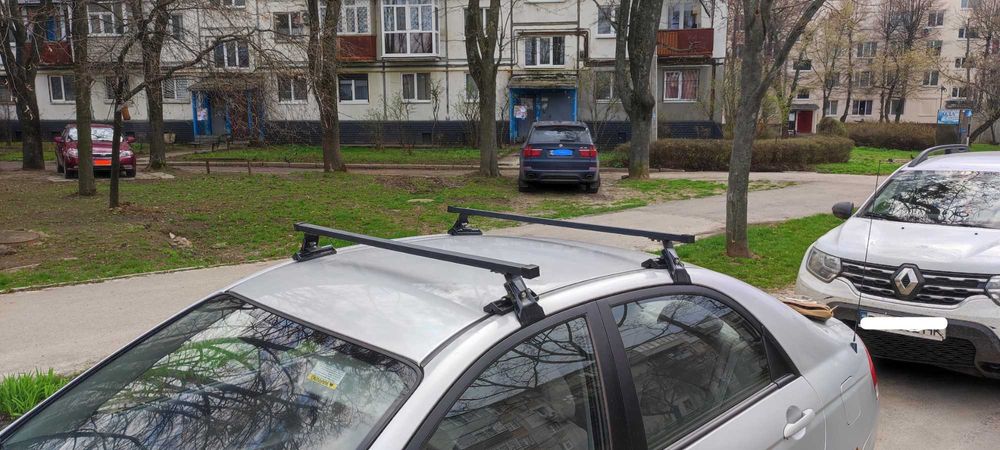 Продам універсальний багажник на дах авто, вживаний.