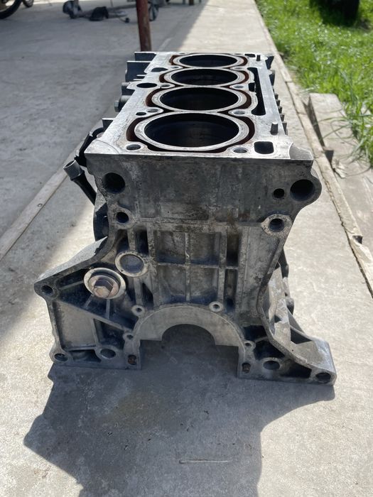 Блок двигуна VW Golf 1.6 8V (IV)