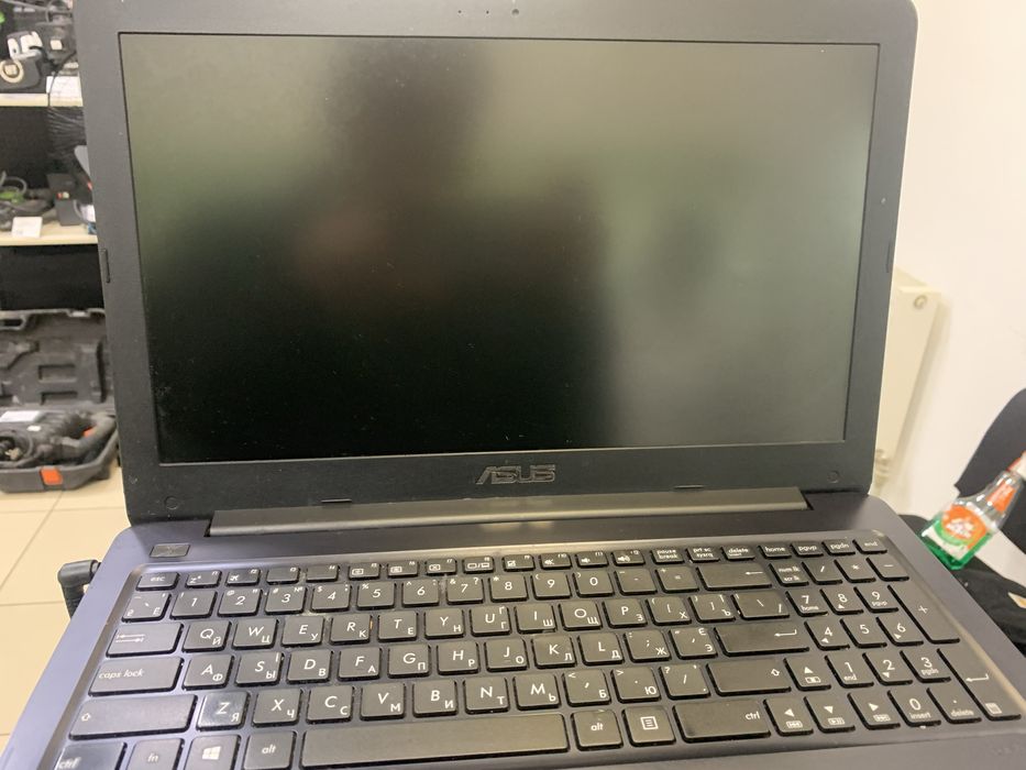 Ноутбук ASUS E 502N
