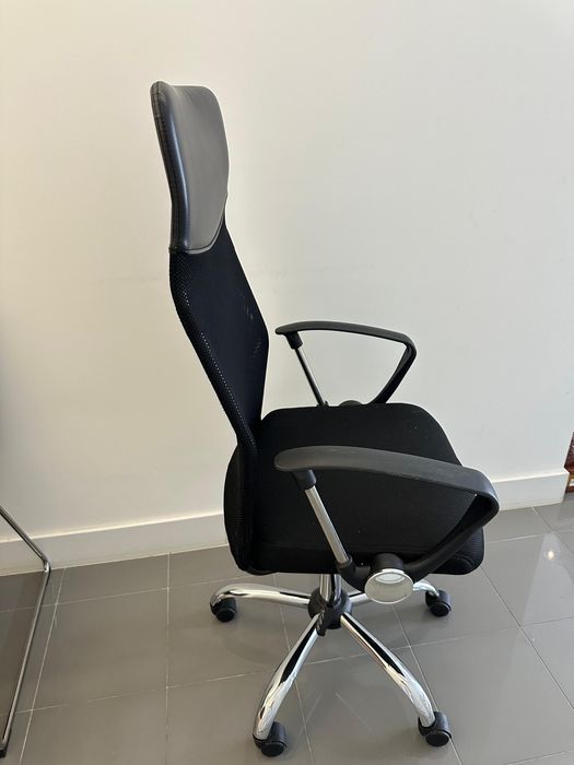 Cadeira preta de escritório