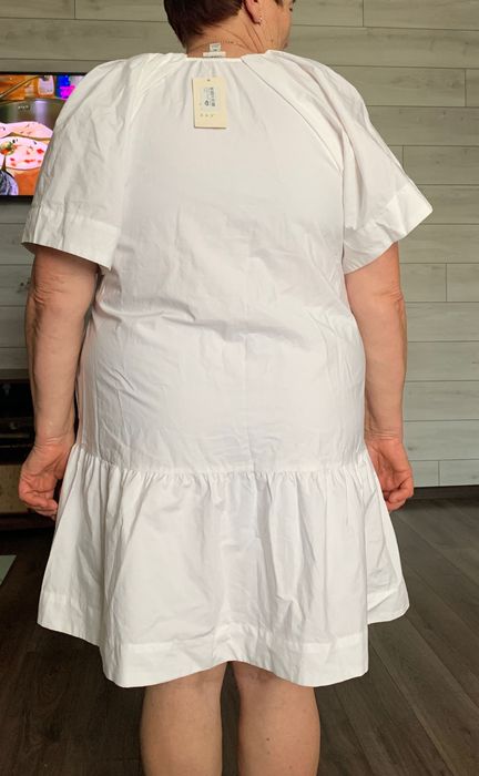 Біла сукня на щодень.