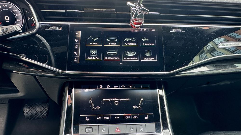 Авто Ауді Q7 2020 року