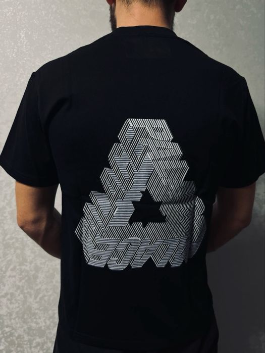 Чорна футболка PALACE