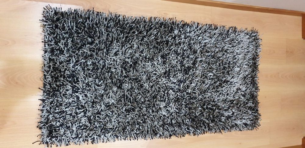 Tapete preto e branco