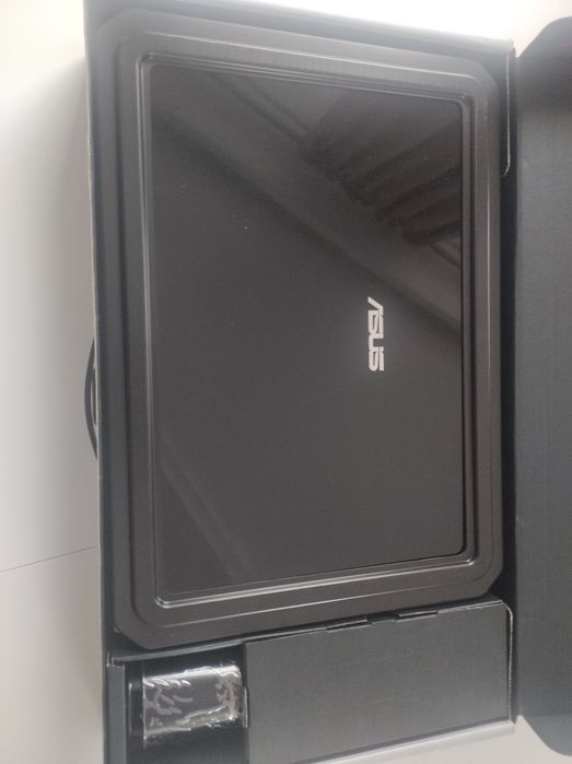 Laptop multimedialny Asus N75S 17" 1920x1080 8 Gb RAM, 750 GB HDD, GeF