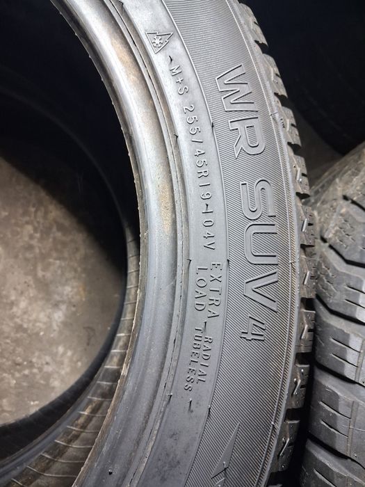 255/45 19 Nokian WR SUV 4