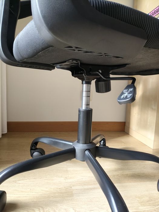 Cadeira Escritório Ergonómica NASPALURO Preta