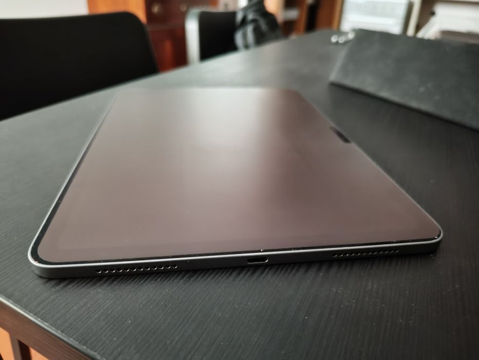 iPad Air M4 128GB Wi-Fi - Como novo, com garantia (fatura maio 2026) e acessórios.