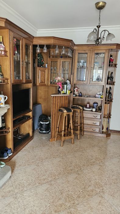Bar em Madeira + 2 Bancos