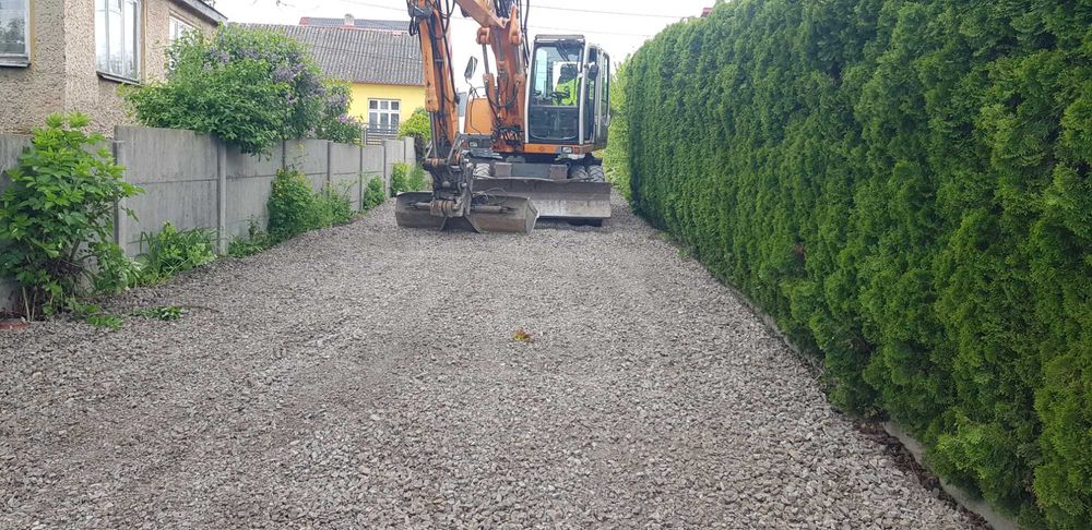 Usługi ziemno-budowlane i wyburzeniowe koparką obrotową