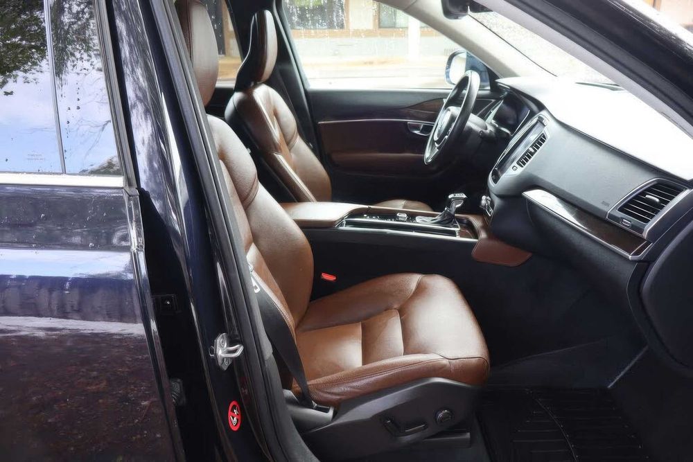 Volvo XC90 T6 Momentum      2019