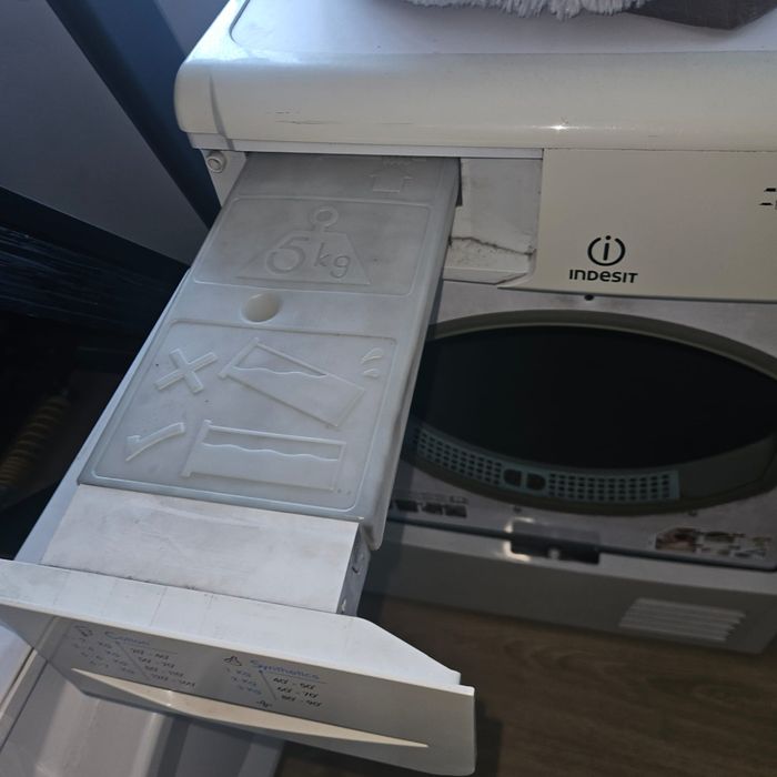 Vendo máquina de secar roupa indesit