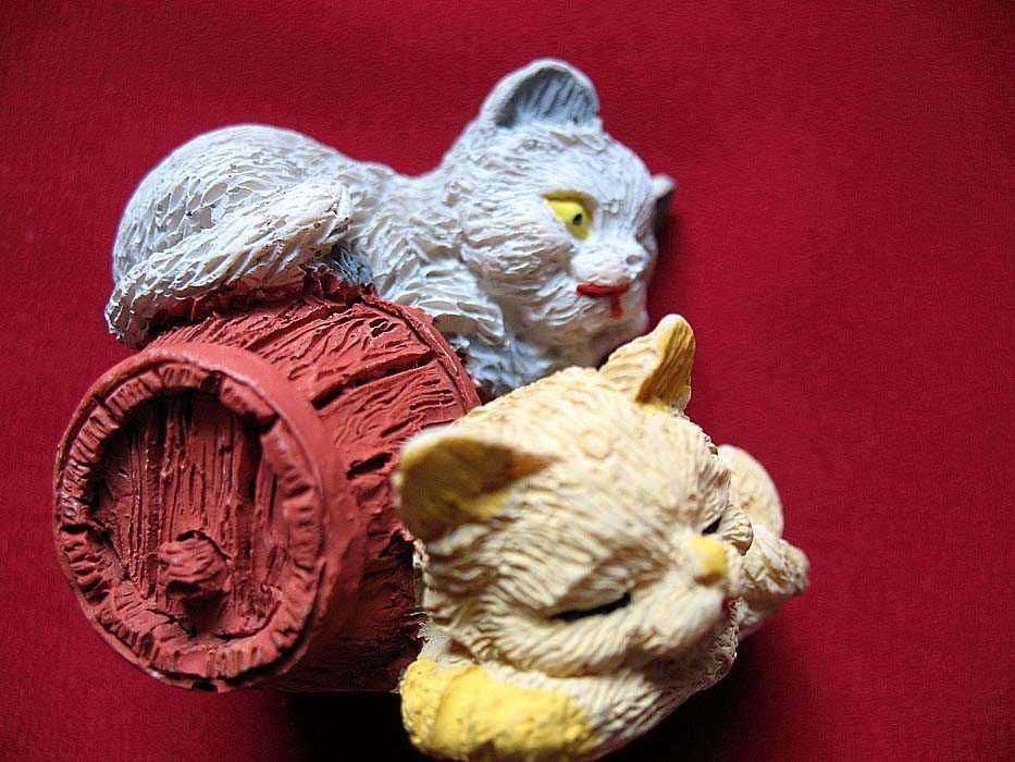 Kot - dwa młode kotki - figurka - 4 x 5 x 4 cm