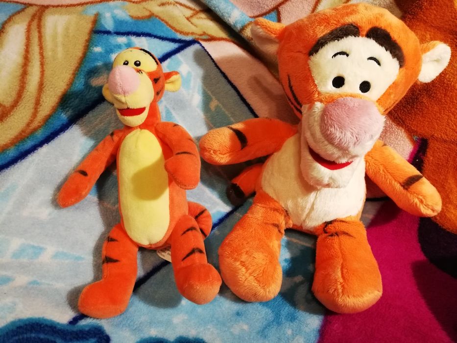 Dwa pluszowe tygryski