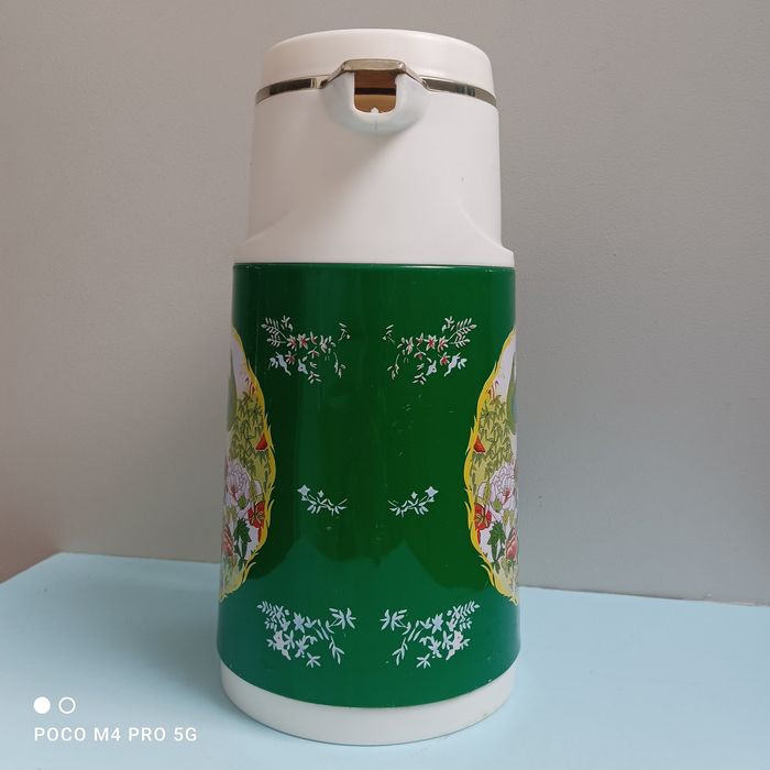 Термос для гарячих і хол напоїв