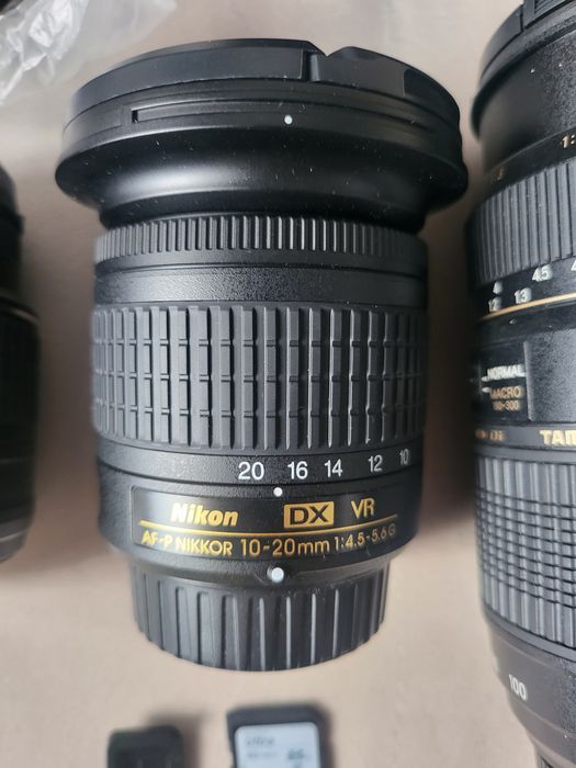 Nikon D5200 + 3 obiektywy + akcesoria, bardzo niski przebieg