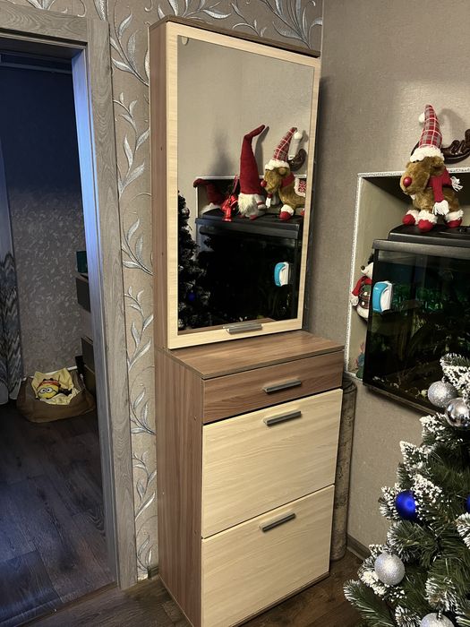 Тумба с зеркалом